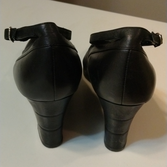 Aerosoles baby boomer black leather wedge shoe with ankle strap, size 8.5 - Picture 4 of 8